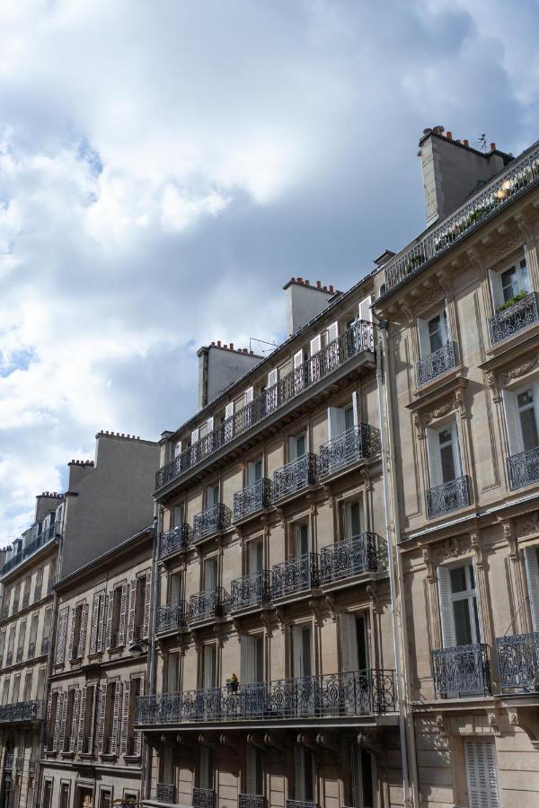 Tinah Paris, Champs Elysées Bagian luar foto